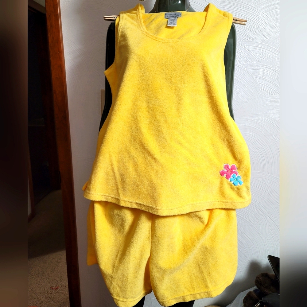 Morning Glory by Jasmine Rose yellow short set.  Size L.  (753)